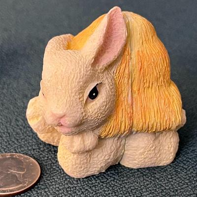 BUNNY FIGURAL HINGED CLAM SHELL WITH MINIATURE BUNNIES INSIDE