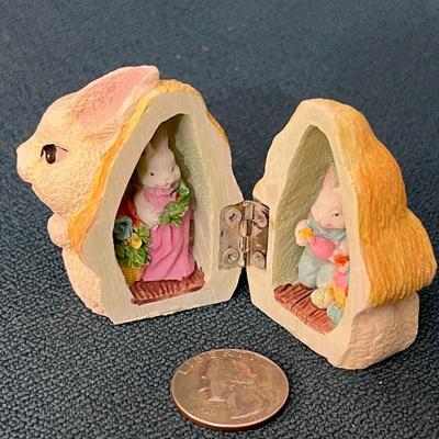 BUNNY FIGURAL HINGED CLAM SHELL WITH MINIATURE BUNNIES INSIDE