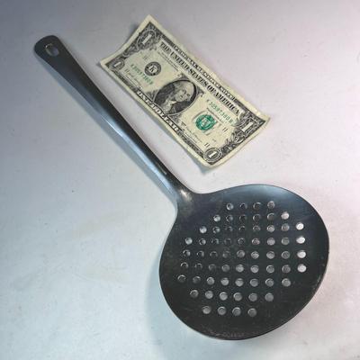 WELL MADE LONG STAINLESS STRAINER SPOON