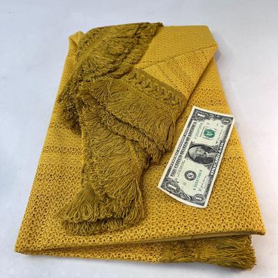 FAB VINTAGE HARVEST GOLD LACE KNIT TABLECLOTH 68â€ ROUND