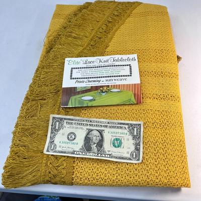 FAB VINTAGE HARVEST GOLD LACE KNIT TABLECLOTH 68â€ ROUND