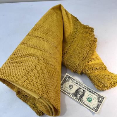 FAB VINTAGE HARVEST GOLD LACE KNIT TABLECLOTH 68â€ ROUND