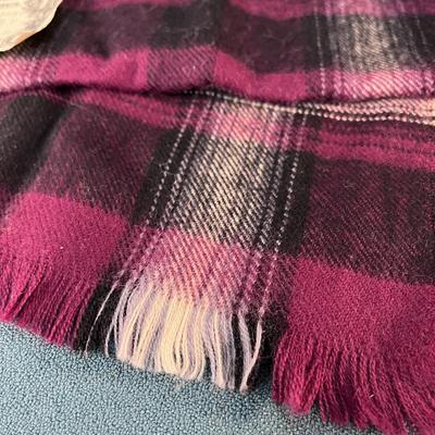 EXCELLENT AUSTRALIAN WOOL SCARF