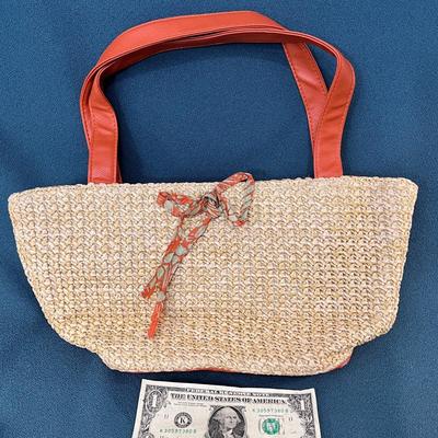 FUN STRAW BAG PURSE ORANGE LEATHER LIKE STRAPS, BOTTOM