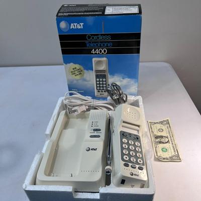 AT&T NEW IN BOX CORDLESS TELEPHONE MODEL 4400