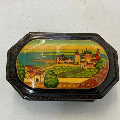 Vintage Hand Painted Lacquer Khokloma Wood Trinket Box