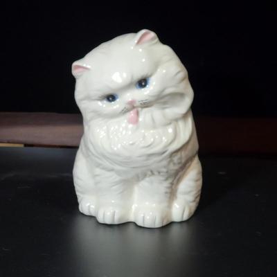 Large White Vintage Cat Statue