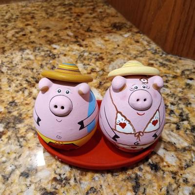 SNOOPY AND PIG SALT & PEPPER SHAKERS, 2 DECORATIVE DISTRESSED PIGS