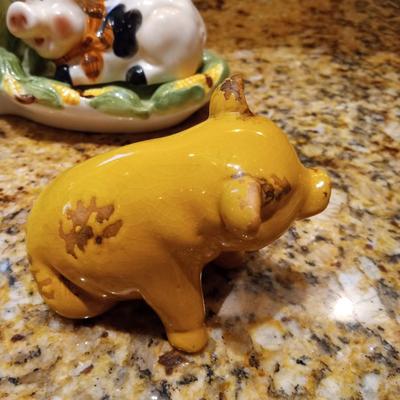 PAIR OF PIG SALT & PEPPER SHAKERS ON A TRAY AND 2 OTHER DISTRESSED DECORATIVE PIGS