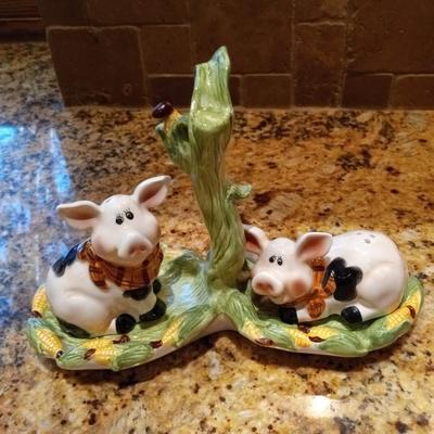 PAIR OF PIG SALT & PEPPER SHAKERS ON A TRAY AND 2 OTHER DISTRESSED DECORATIVE PIGS