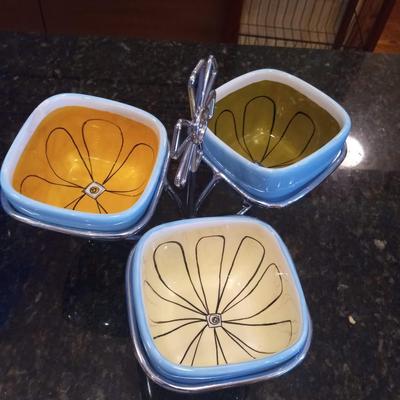 BOSTON WAREHOUSE DIVIDED PLATTER, 3 PC CONDIMENT AND NEW PLASTIC SALAD BOWL