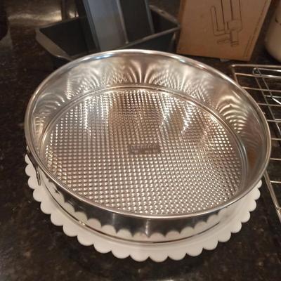 PAMPERED CHEF DECORATOR AND BAKEWARE