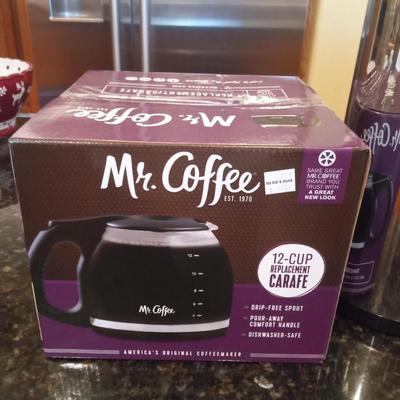 NEW MR COFFEE CARAFE, HOT POT AND AN ASSORTMENT OF COFFEE CUPS
