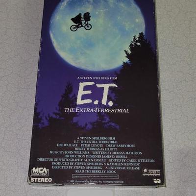 E.T. VHS BUNDLE
