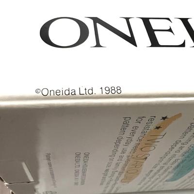 New 1988 Oneida Stainless Flatware Set - 20 Pieces