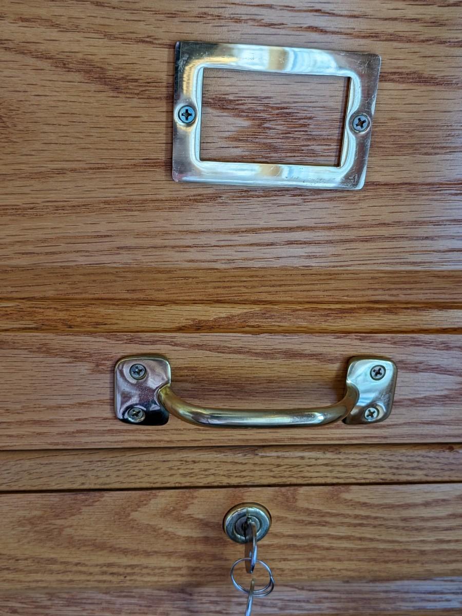 Excellent Oak file with Key