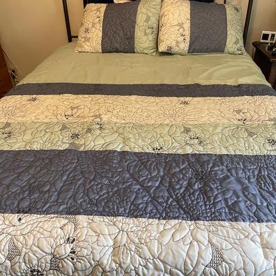 Queen size bedding