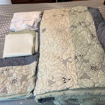 Queen size bedding