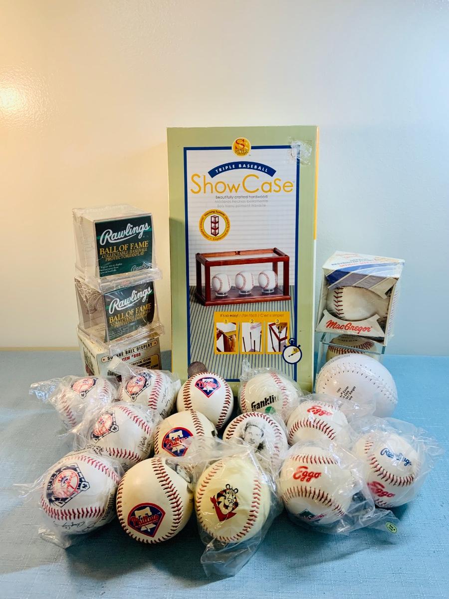 LOTJ143G Balls Ball Show Case and Individual Ball Cases, Souvenir
