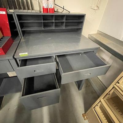 Metal Work Station/Desk - 4 Drawers 39"w x 29"d x 44"t to counter 56"t to back