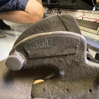 Severly Shear Metal Cutter