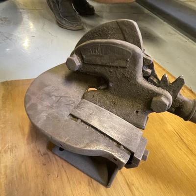 Severly Shear Metal Cutter