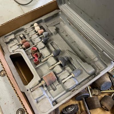2 Pneumatic Air Guns with Grinders & Brush accessories