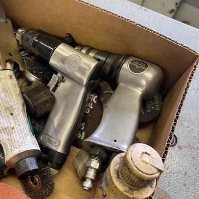 2 Pneumatic Air Guns with Grinders & Brush accessories