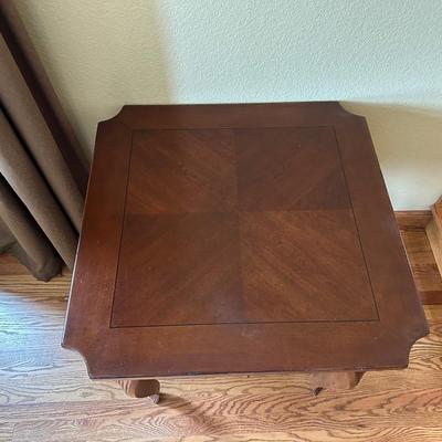 WOOD END TABLE WITH A DRAWER