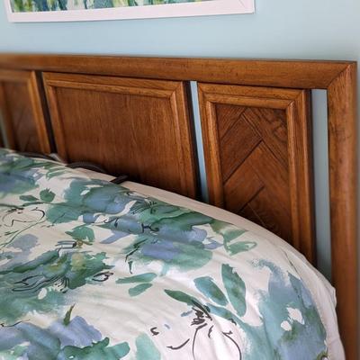 Very Nice Dixie Queen Bed, Mattress