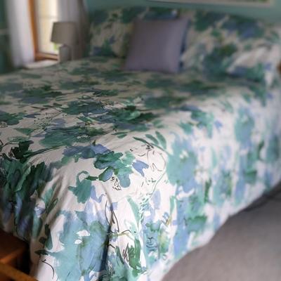 Very Nice Dixie Queen Bed, Mattress