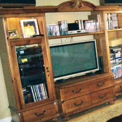 Entertainment center/shelving unit
