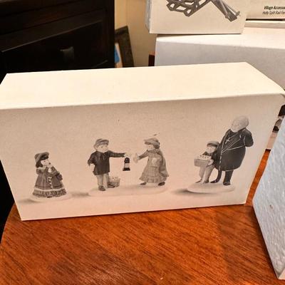 Department 56 Village Accessory Lot