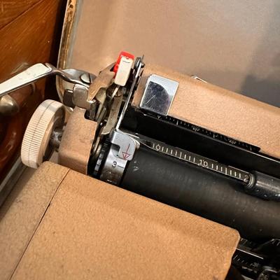 Vintage Royal Typewriter Lot