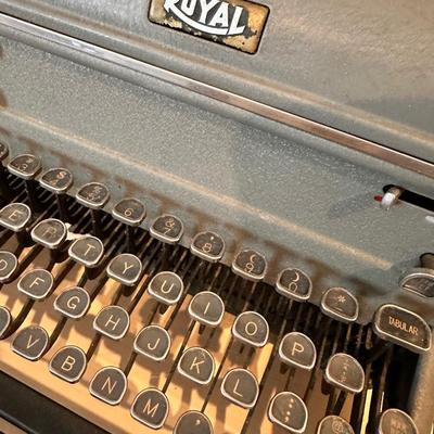 Vintage Royal Typewriter Lot