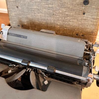 Vintage Royal Typewriter Lot