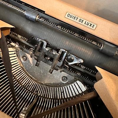 Vintage Royal Typewriter Lot