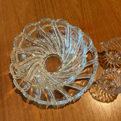 4 Piece Depression Glass Serving Dishes