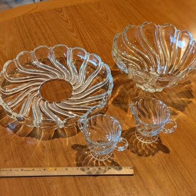 4 Piece Depression Glass Serving Dishes