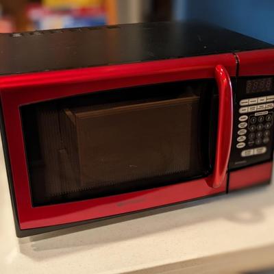 Like New Emerson 900 Watt Microwave
