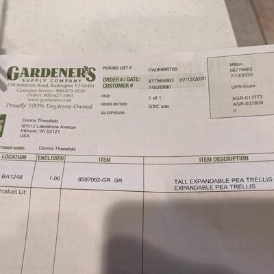 NIB Gardener's Expandable Pea Trellis