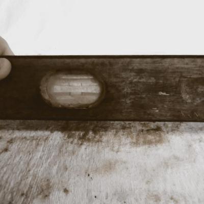 Antique Level