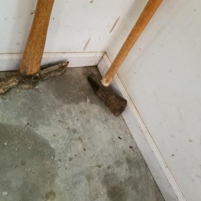 Axe & Sledge Hammer