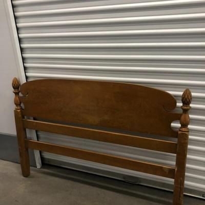 Vintage Pinecone bed