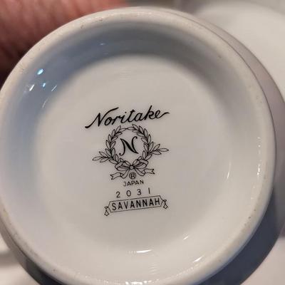 Set of 12 Noritake Savannah 2031 5 Piece Place Setting with Serving Dishes