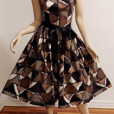 Vtg 1950's Cotton Brown/Black Fit & Flare dress Geometric Pattern Satin Sash Belt