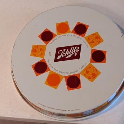 VINTAGE 1968 SCHLITZ BEER METAL SERVING TRAY