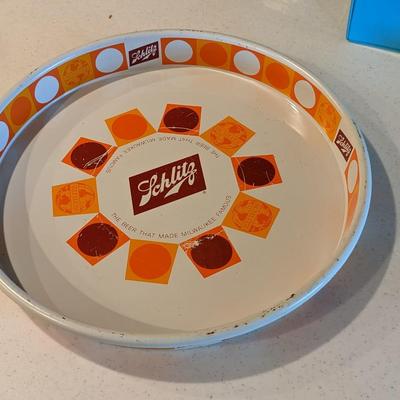 VINTAGE 1968 SCHLITZ BEER METAL SERVING TRAY