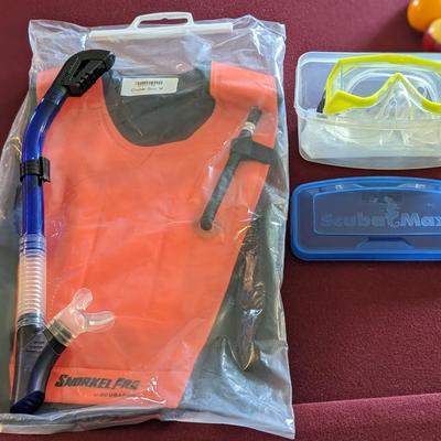 Snorkel Pro Cruiser Snorkeling Vest, Black/Orange Med, Mask and Snorkel
