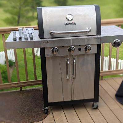 Char Broil Commercial Gas Grill and Accessories
